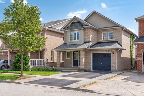 5856 Blue Spruce Ave, Burlington, ON, L7L7N8 | Card Image