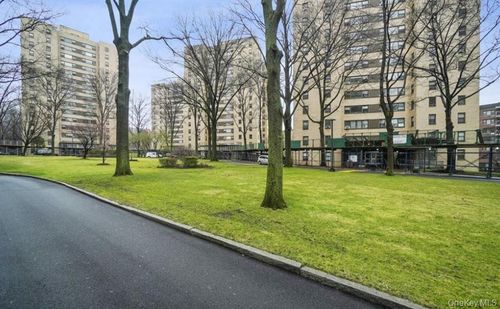 12c-8 Fordham Hill Oval, Bronx, NY, 10468-4850 | Card Image