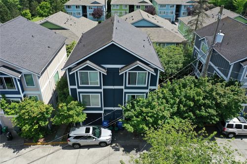 b-2414 Sw Holden St, Seattle, WA, 98106-1735 | Card Image