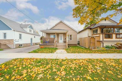 34 Brighton Ave, House other with 3 bedrooms, 2 bathrooms and 3 parking in Saint Catharines ON | Image 2