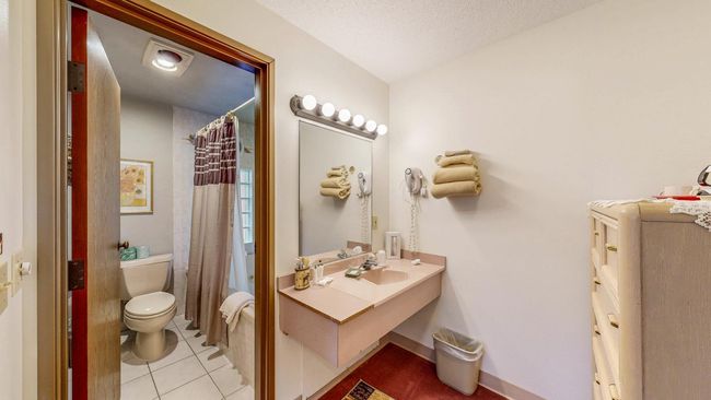 Bathroom | Image 24