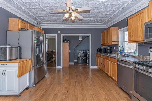 11-Kitchen & Main Floor Laundry.jpg | Image 11