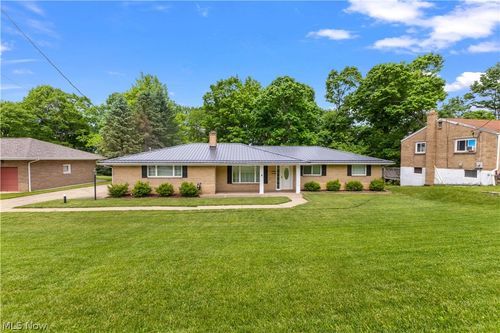 196 Pleasantview Dr, Weirton, WV, 26062-2753 | Card Image