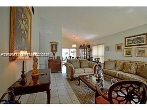 955 Nw 106th Avenue Cir, Miami, FL, 33172-3122 | Card Image