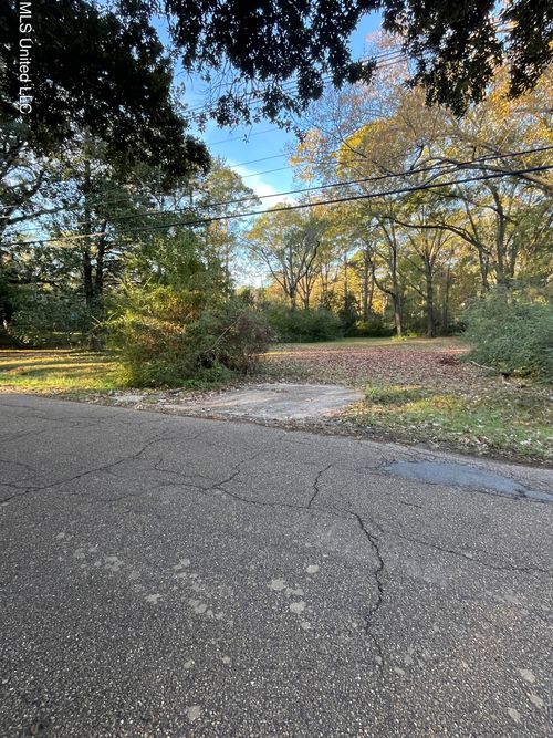 4219 E Ridge Dr, Jackson, MS, 39211-6108 | Card Image