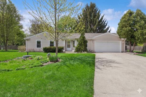 3287 Medford Ct, Island Lake, IL, 60042-9765 | Card Image
