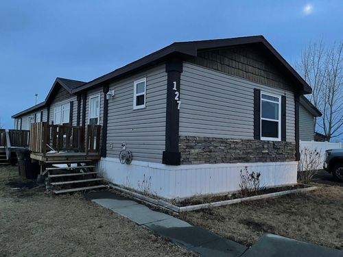 127 Meadowplace Dr E, Brooks, AB, T1R0X1 | Card Image