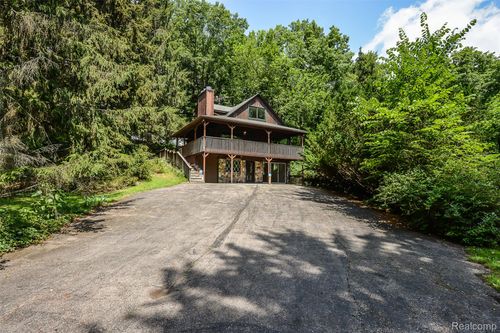 17750 Dexter Trl, Gregory, MI, 48137-9471 | Card Image