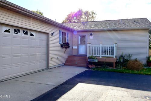 3224 Nebraska Dr, Bismarck, ND, 58503-1618 | Card Image