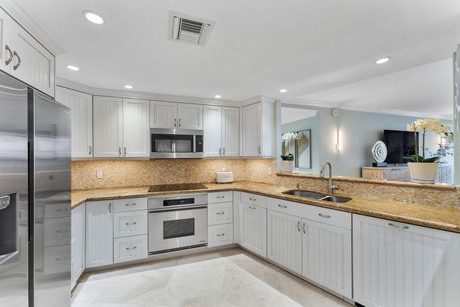 APT-301 - 1225 S Ocean Blvd, Condo with 2 bedrooms, 2 bathrooms and null parking in Delray Beach FL | Image 11