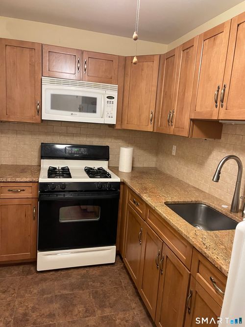 unit-11l-235 Henry Ave, Stratford, CT, 06614-4561 | Card Image