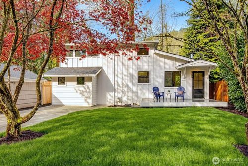560 Ne Alder St, Issaquah, WA, 98027-3420 | Card Image