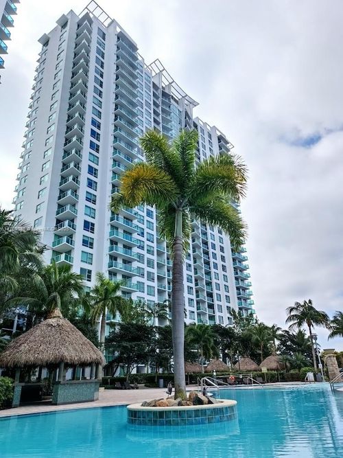 apt-302s-2681 N Flamingo Rd, Plantation, FL, 33323-1754 | Card Image