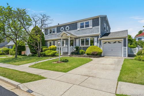 216 Gardner Ave, Jericho, NY, 11753-2463 | Card Image