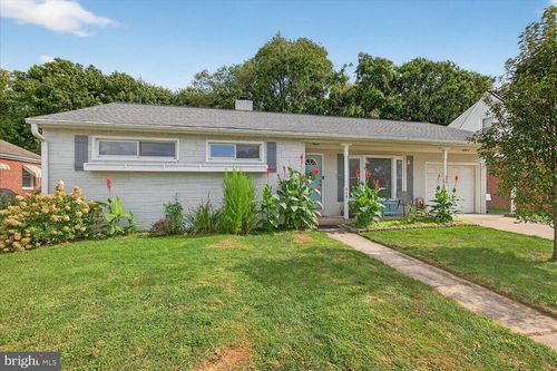 868 Pointview Ave, EPHRATA, PA, 17522-2323 | Card Image