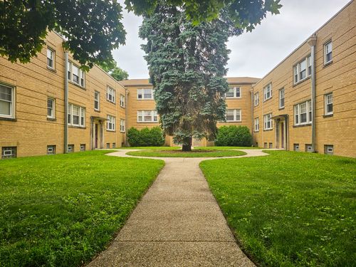 2w-86 Lincoln Ave, Riverside, IL, 60546-2533 | Card Image