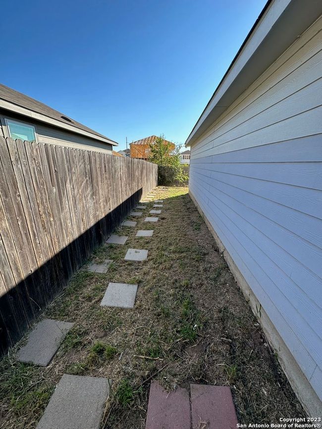 5206 Everett Loop, House other with 3 bedrooms, 2 bathrooms and null parking in Converse TX | Image 14