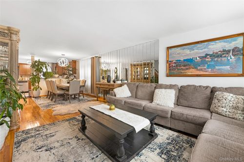 204 Sommer Ave, Staten Island, NY, 10314-3266 | Card Image