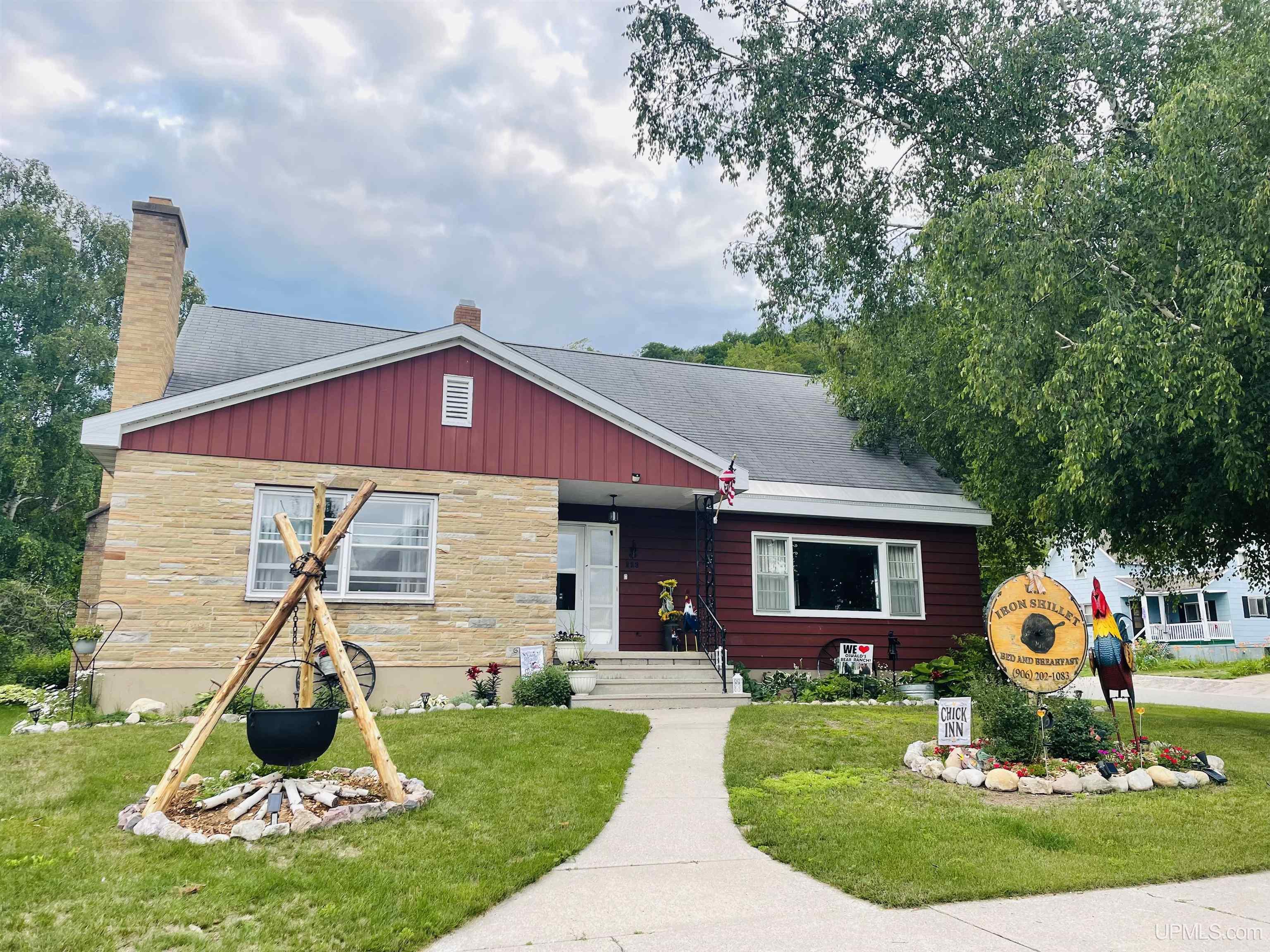 Onota St, Munising, MI 49862