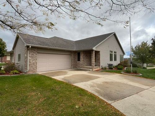 211 Heritage Dr, Fort Atkinson, WI, 53538-8844 | Card Image