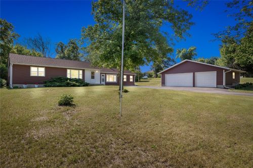 985 Cedar Woods Rd, Cedar Rapids, IA, 52403-9045 | Card Image