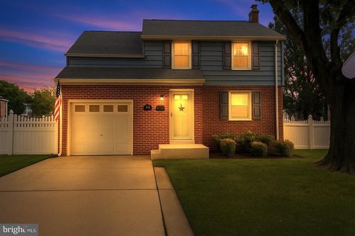 215 Lyndhurst Ave, WILMINGTON, DE, 19803-2345 | Card Image