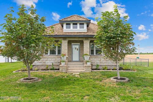 650 White Rd, Zillah, WA, 98953-9226 | Card Image