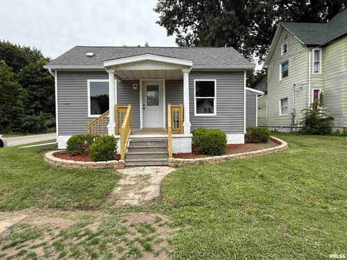 233 W Spruce St, Canton, IL, 61520-1761 | Card Image