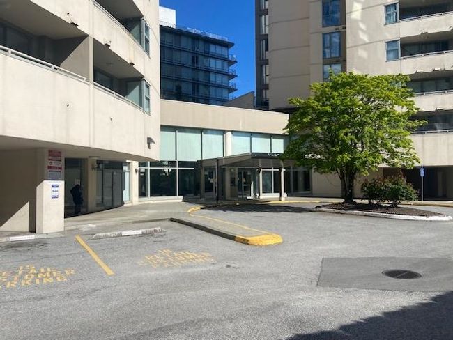 703 - 8246 Lansdowne Road, Condo with 2 bedrooms, 1 bathrooms and 1 parking in Richmond BC | Image 1