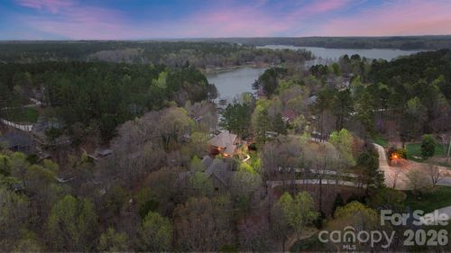 8915 Linden Grove Ct, Sherrills Ford, NC, 28673-3007 | Card Image
