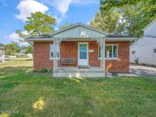 5240 Silvertown Dr, Sylvania, OH, 43560-2760 | Card Image
