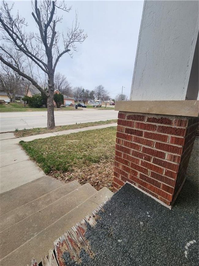 View of exterior details | Image 8