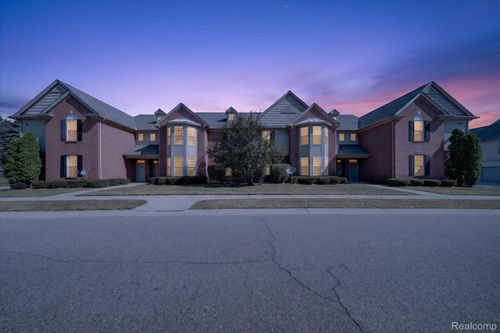13673 Silver Birch Cir, Shelby Township, MI, 48315-3871 | Card Image