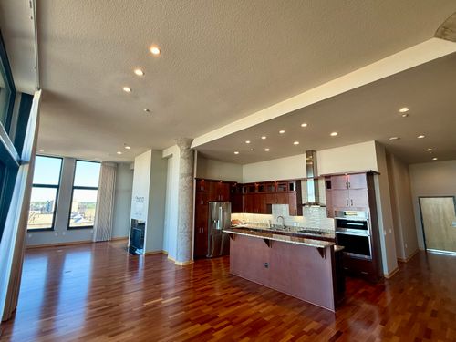 320 E Buffalo St, MILWAUKEE, WI, 53202-5875 | Card Image