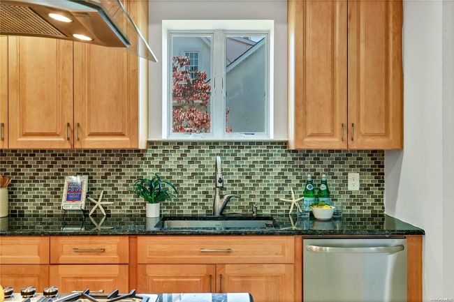 34 Boulevard, House other with 8 bedrooms, 4 bathrooms and null parking in Malba NY | Image 16