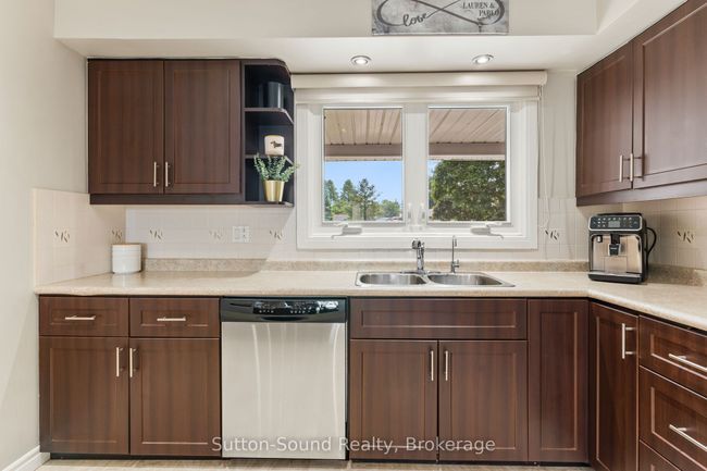 232 4th Ave, House other with 4 bedrooms, 3 bathrooms and 4 parking in Hanover ON | Image 12