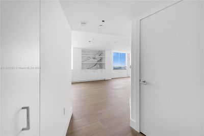 2708 - 1330 West Ave, Condo with 2 bedrooms, 2 bathrooms and null parking in Miami Beach FL | Image 3