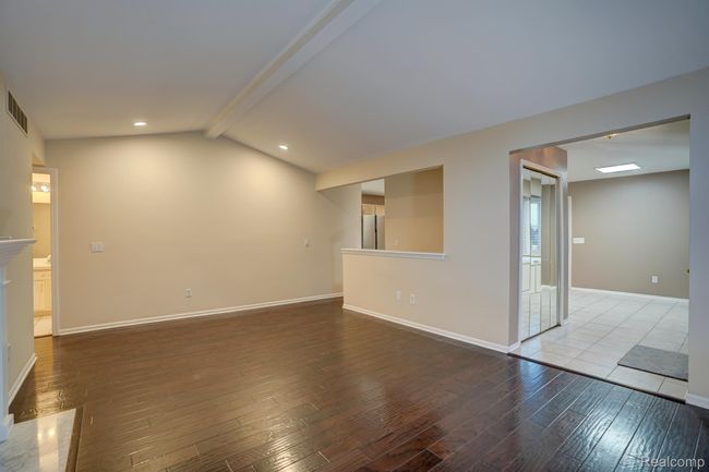 6407 Beecher Rd, Condo with 2 bedrooms, 3 bathrooms and null parking in Flint MI | Image 5