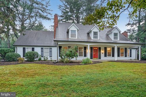 1011 Harriman St, GREAT FALLS, VA, 22066-2536 | Card Image