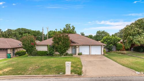 126 Ben Hogan Dr, Stephenville, TX, 76401-5915 | Card Image