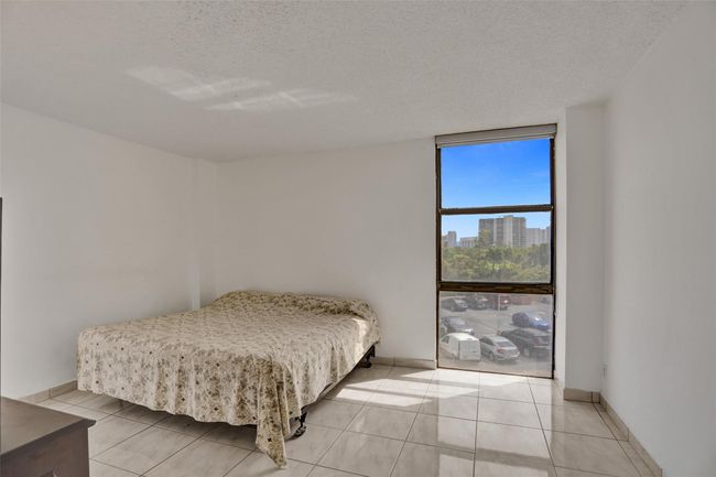 523 - 20301 W Country Club Dr, Condo with 2 bedrooms, 2 bathrooms and null parking in Aventura FL | Image 9