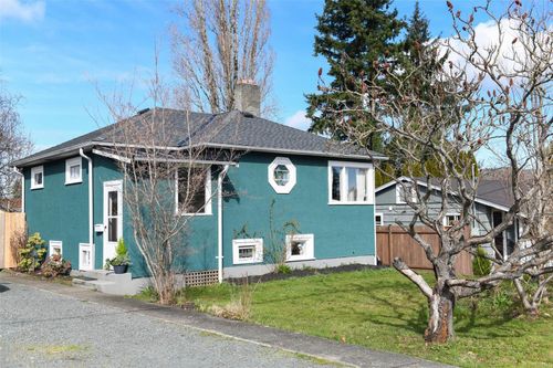 655 11th St, Courtenay, BC, V9N1S9 | Card Image
