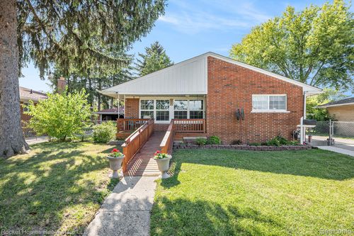 35221 Weideman St, Clinton Township, MI, 48035-2798 | Card Image