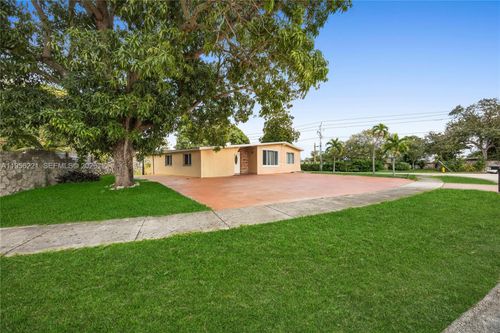 3920 Sw 32nd Ave, West Park, FL, 33023-6314 | Card Image