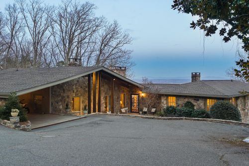 1001 Fleetwood Dr, Lookout Mountain, GA, 30750-2827 | Card Image