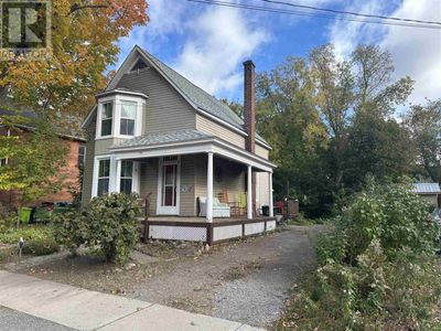 114 Woodward Ave, Home with 3 bedrooms, 1 bathrooms and null parking in Sault Ste. Marie ON | Image 2