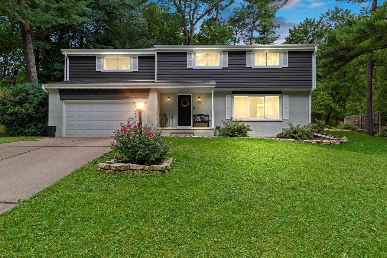 Laverne Dr, Green Bay, WI 54311