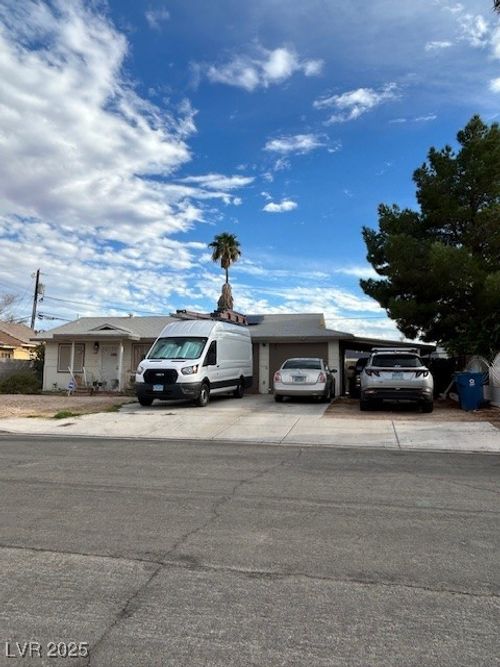 4939 Yuma Ave, Las Vegas, NV, 89104-5832 | Card Image