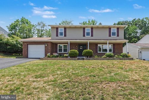 7949 Bayard Dr, Hummelstown, PA, 17036-9328 | Card Image