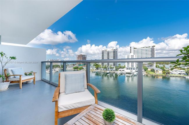 803 - 7928 East Dr, Condo with 2 bedrooms, 2 bathrooms and null parking in North Bay Village FL | Image 29